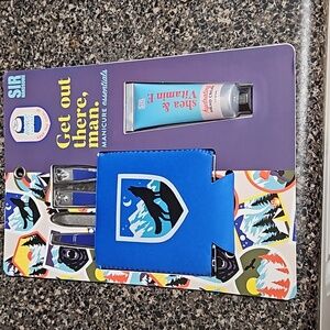 SIR Handsome Manicure Essential Shea Vitamin E Hand Howling Wolf Can Koozie Set